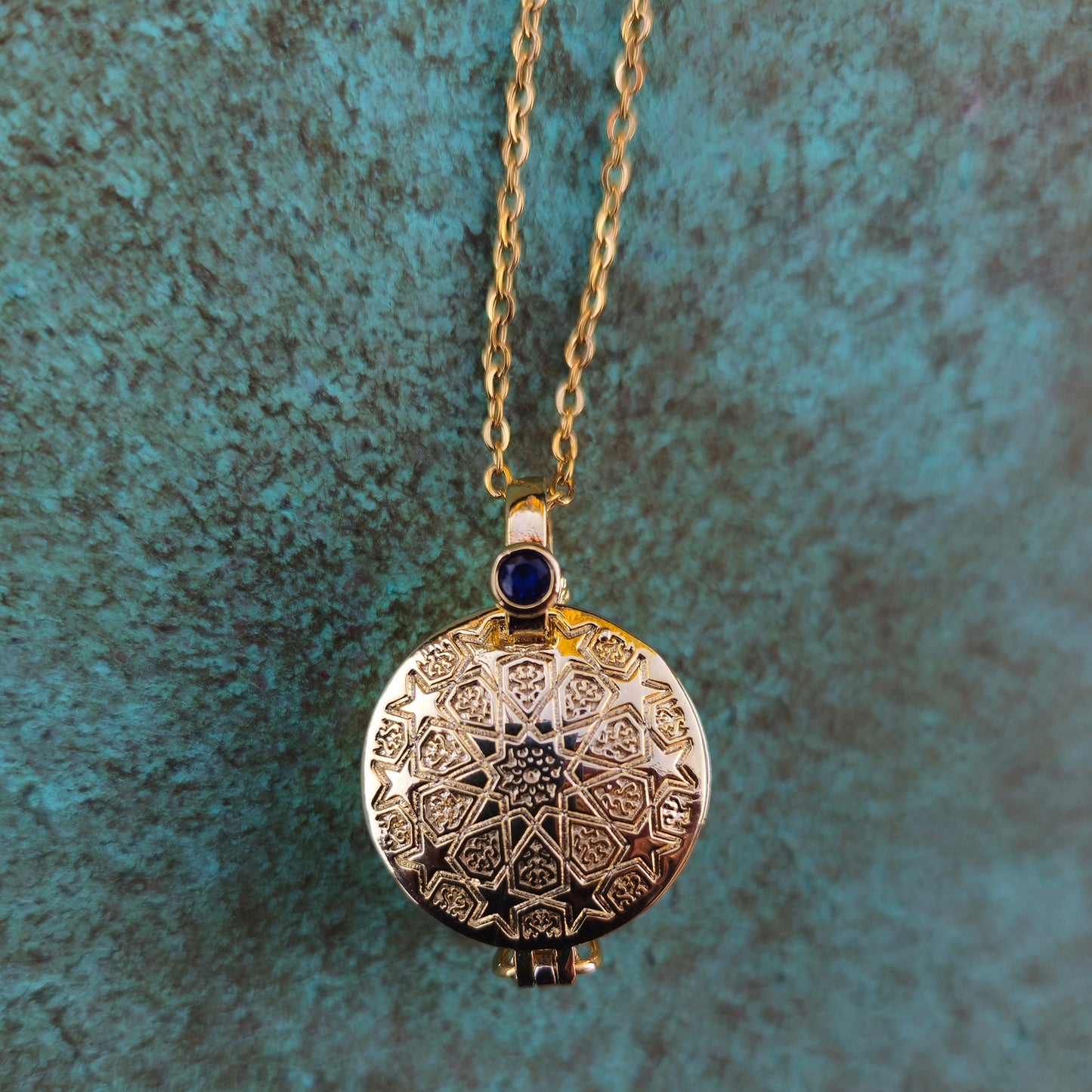 Ruqyah Gold Locket Offering Protection from Evil Eye, Jinns, Magic, Psychic Attacks, Healing