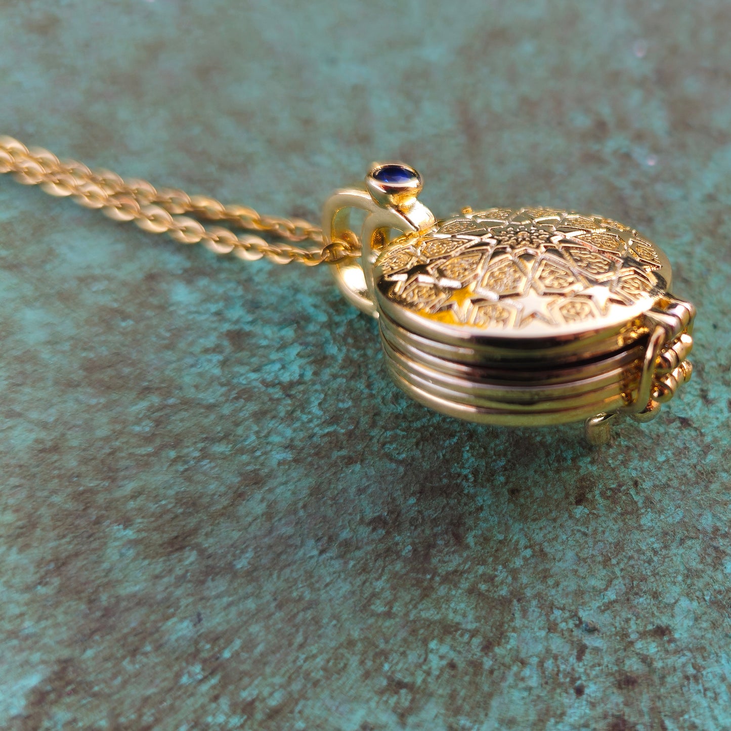 Ruqyah Gold Locket Offering Protection from Evil Eye, Jinns, Magic, Psychic Attacks, Healing